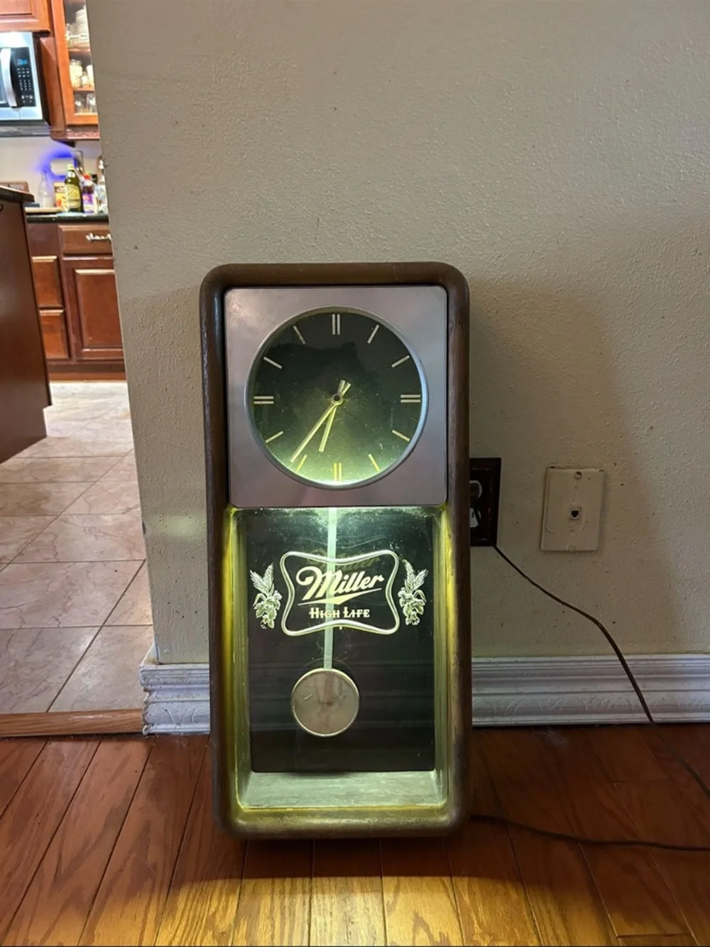 Vintage‎ Clock Miller Beer Lite High Life Faux Wood Grain Frame Pendulum 1983